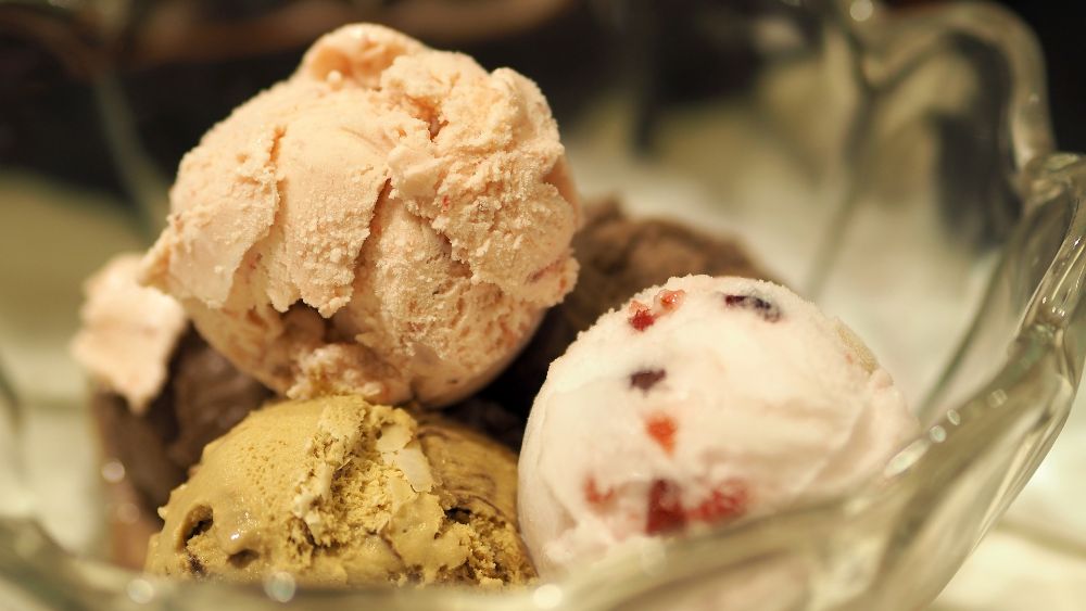 Как приготовить мороженое в домашних условиях: рецепты в мороженице и без