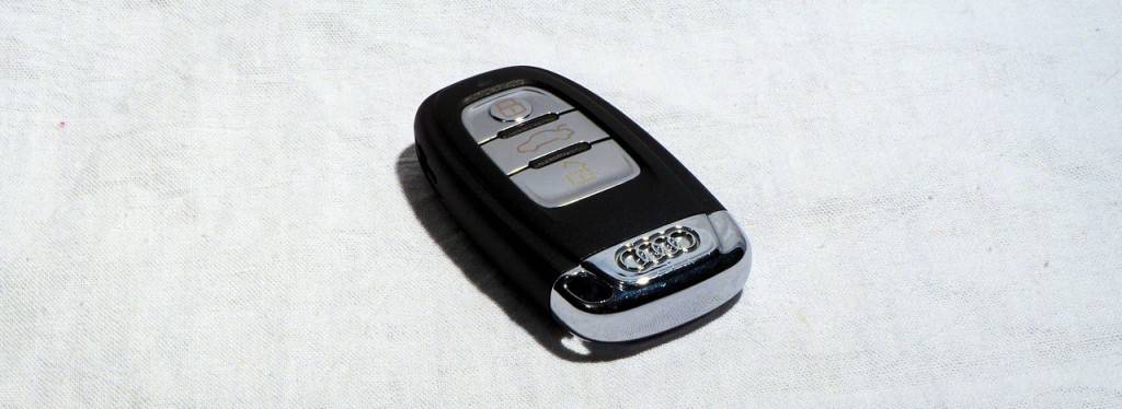 car-keys-1051695_1280