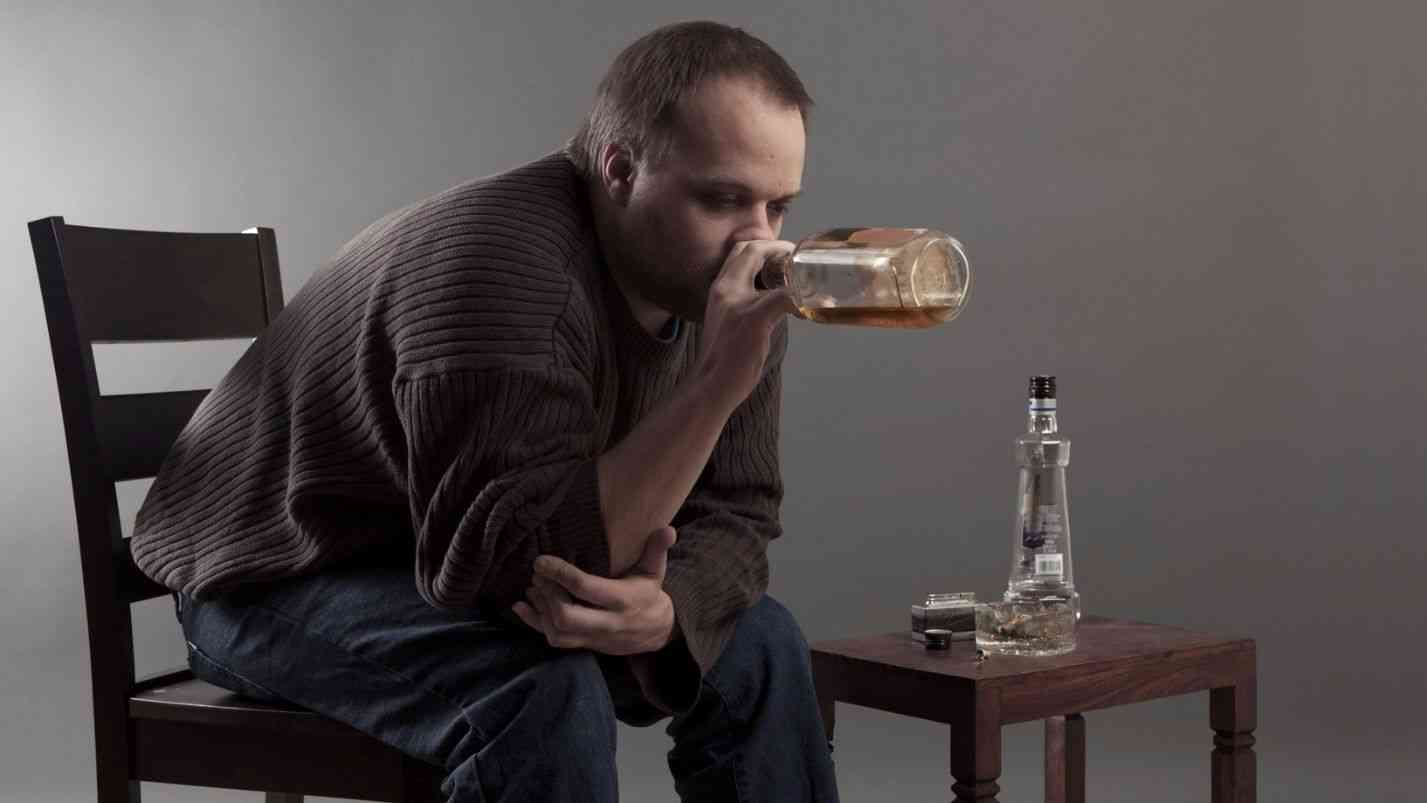 Симптомы алкогольной шизофрении, диагностика и лечение