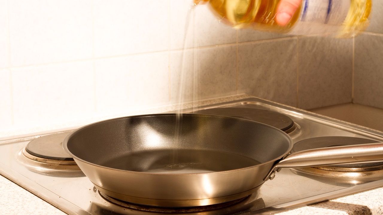 3 проверенных способа, как очистить нагар со сковородки