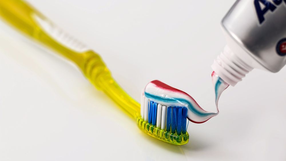 Как выбрать хорошую зубную щетку: обзор и рекомендации