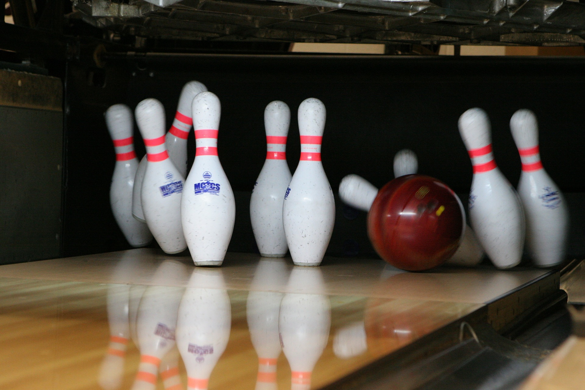 bowling-658386_1920