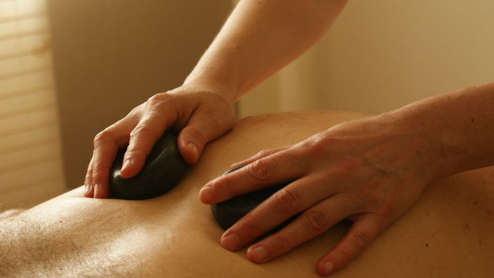 Как использовать баночный массаж при лечении остеохондроза