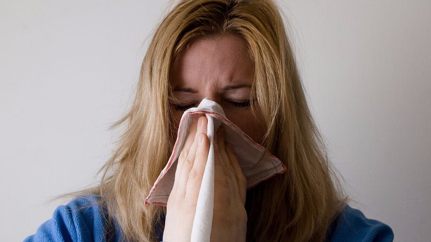 Как определить и лечить аллергический насморк у детей и взрослых