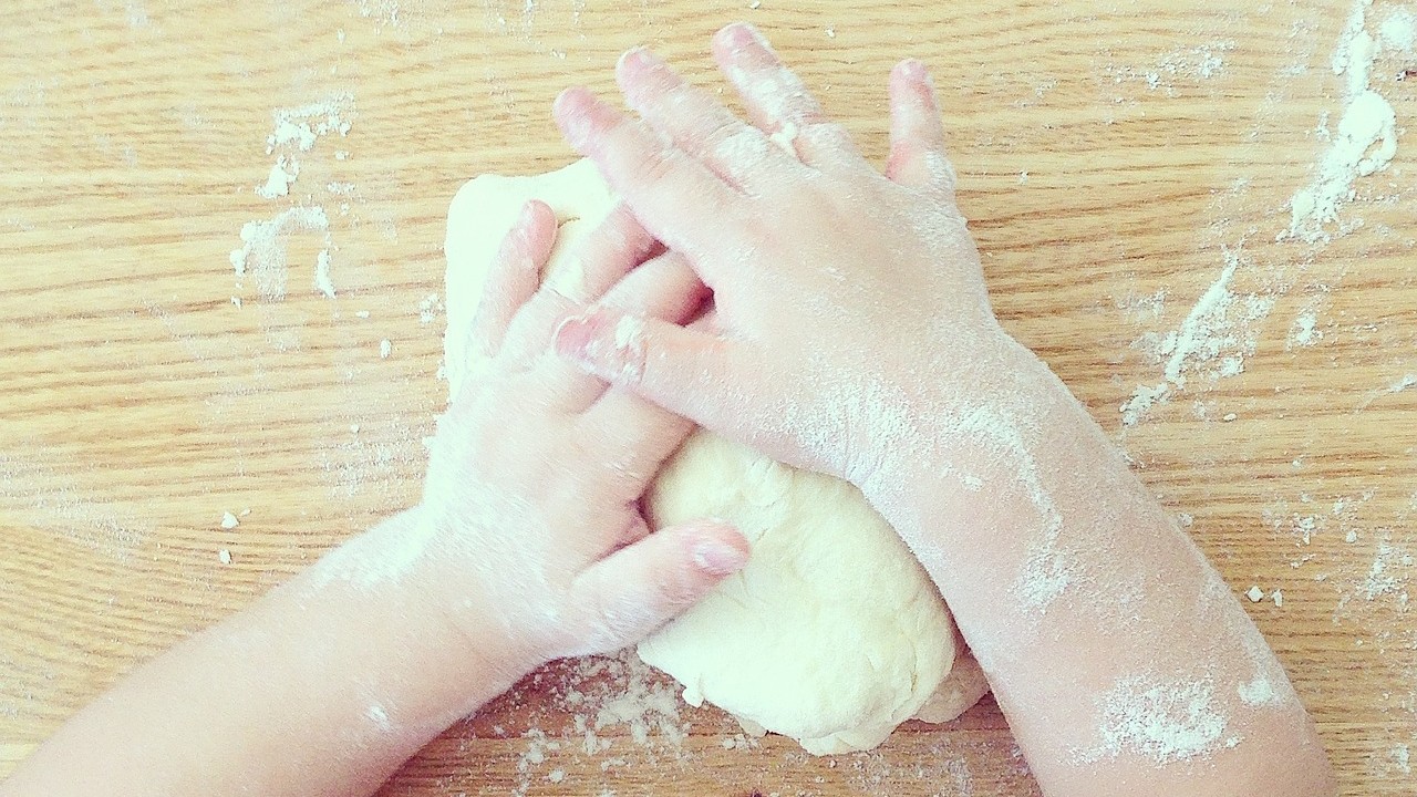 Как играть с ребенком на кухне