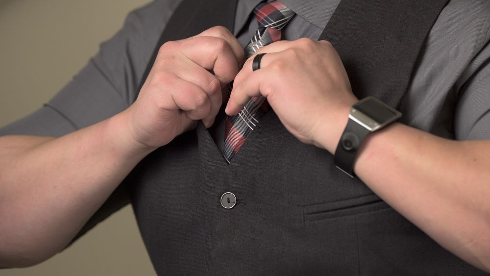 Как выбирать и носить зажим для галстука