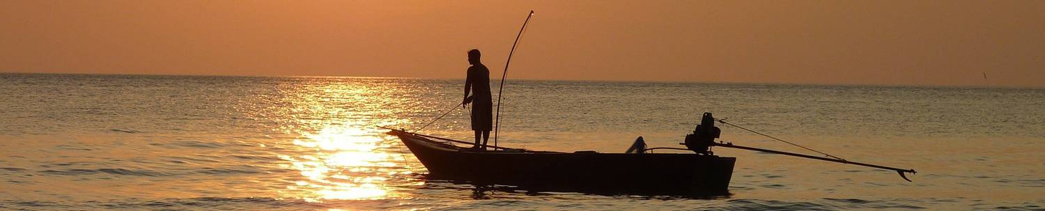 fishing-at-sunset-209112_1920