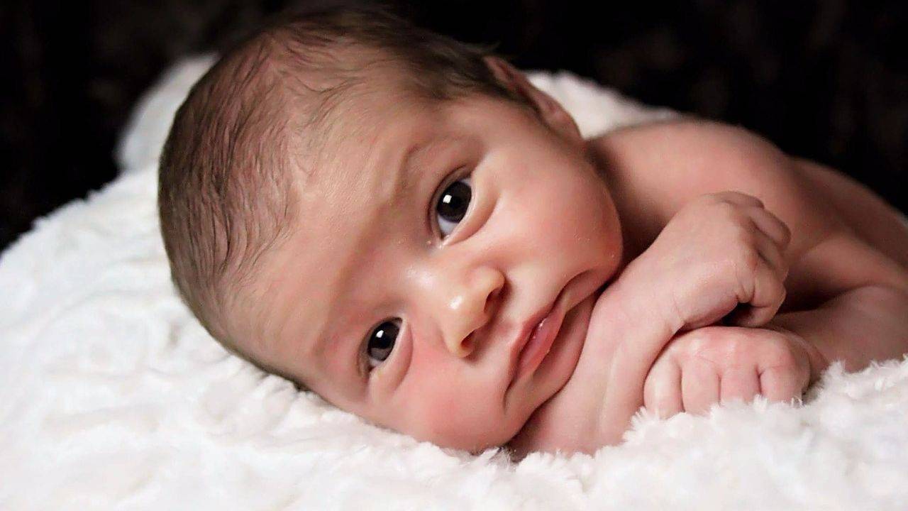 Режим дня новорожденного в первый месяц: адаптация, сон, кормление, прогулки, гигиена