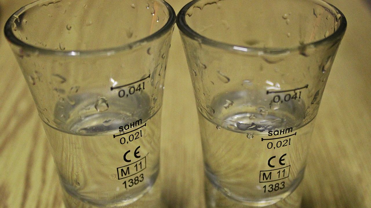 Как правильно разбавить спирт водой