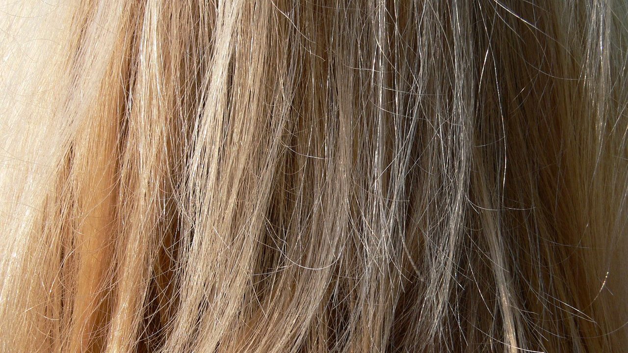 Как сделать кератиновое выпрямление волос не посещая салон: плюсы и минусы процедуры