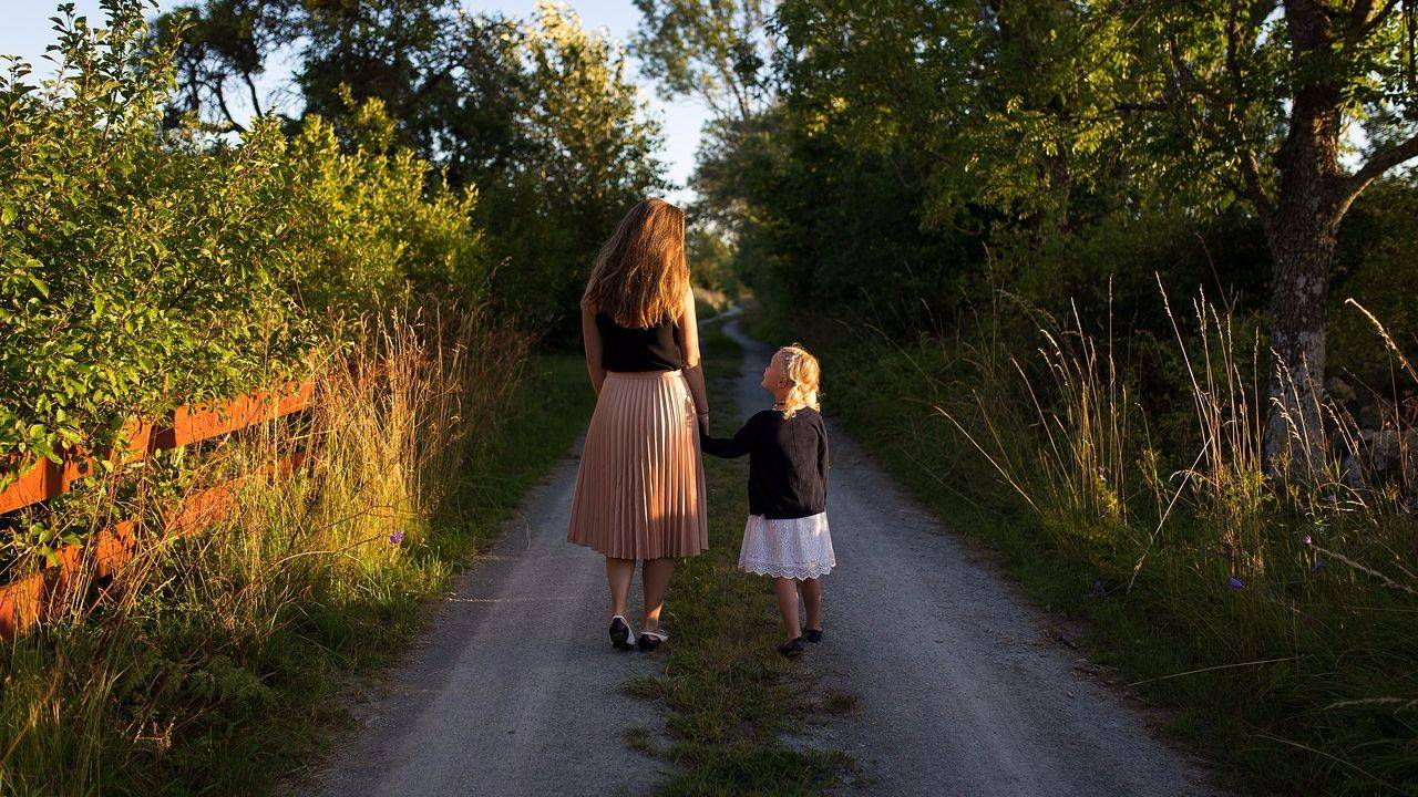 Как без папы вырастить дочку счастливой: 8 советов маме-одиночке