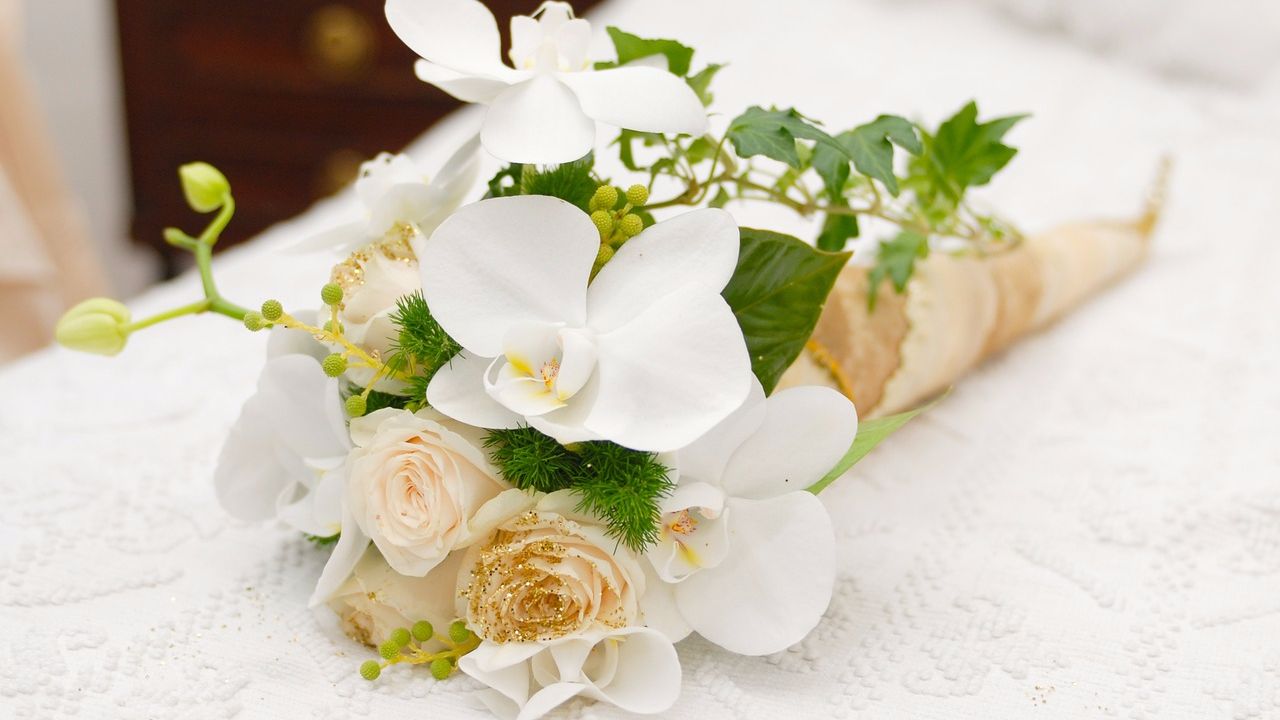 Какие цветы можно дарить на свадьбу