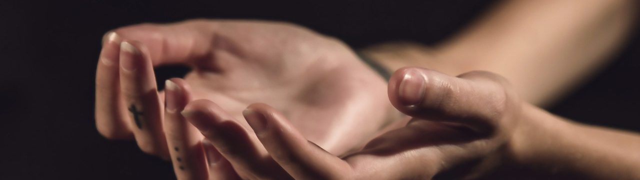 Грибок на ногтях рук: причины, симптомы, как лечить