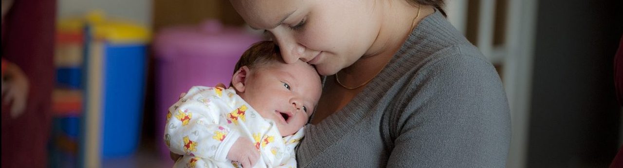 Сыпь на лице у новорождённого: почему появляется и как лечить