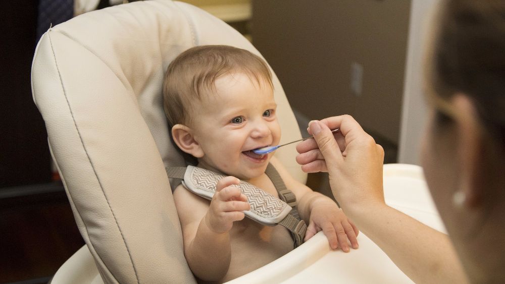 Почему снижается аппетит у новорожденного и годовалого ребенка, и как его повысить