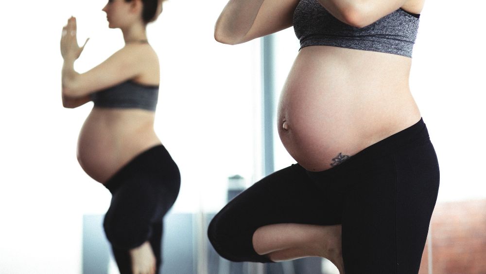 Польза и вред йоги для беременных: план занятий на 1, 2 и 3 триместр
