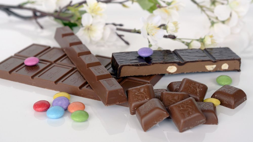 Чем полезен шоколад для организма и кому его есть нельзя