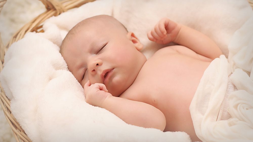 Как определить желтуху у новорожденного, чем она опасна и как лечится