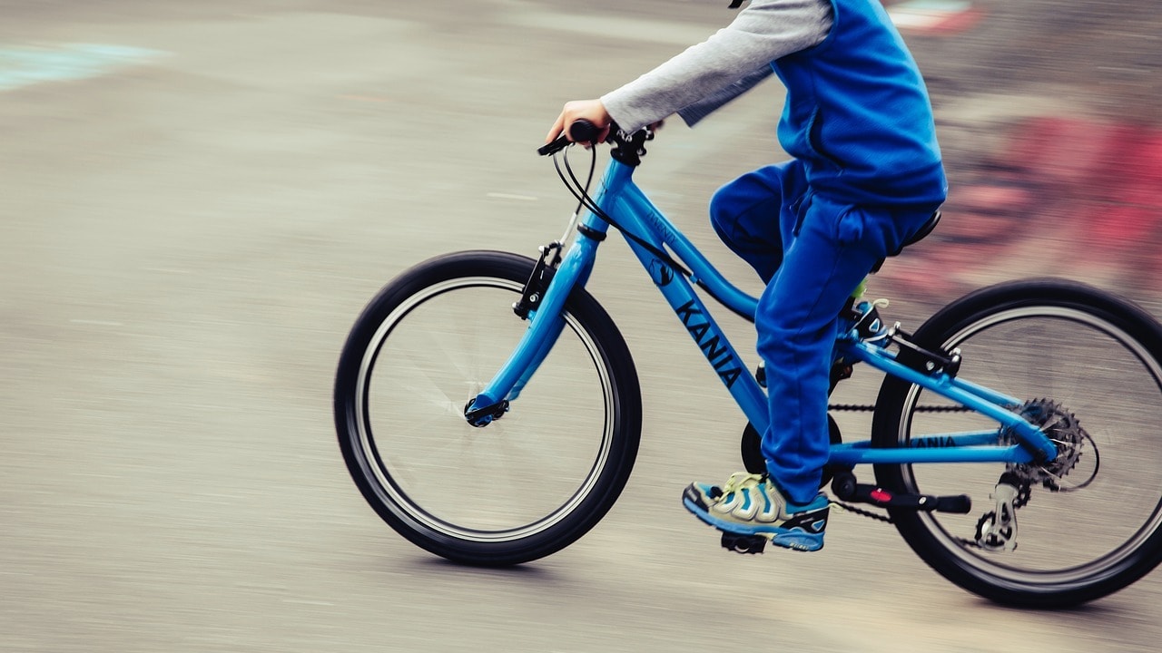 5 правил обучения детей езде на двухколесном велосипеде без лишних падений