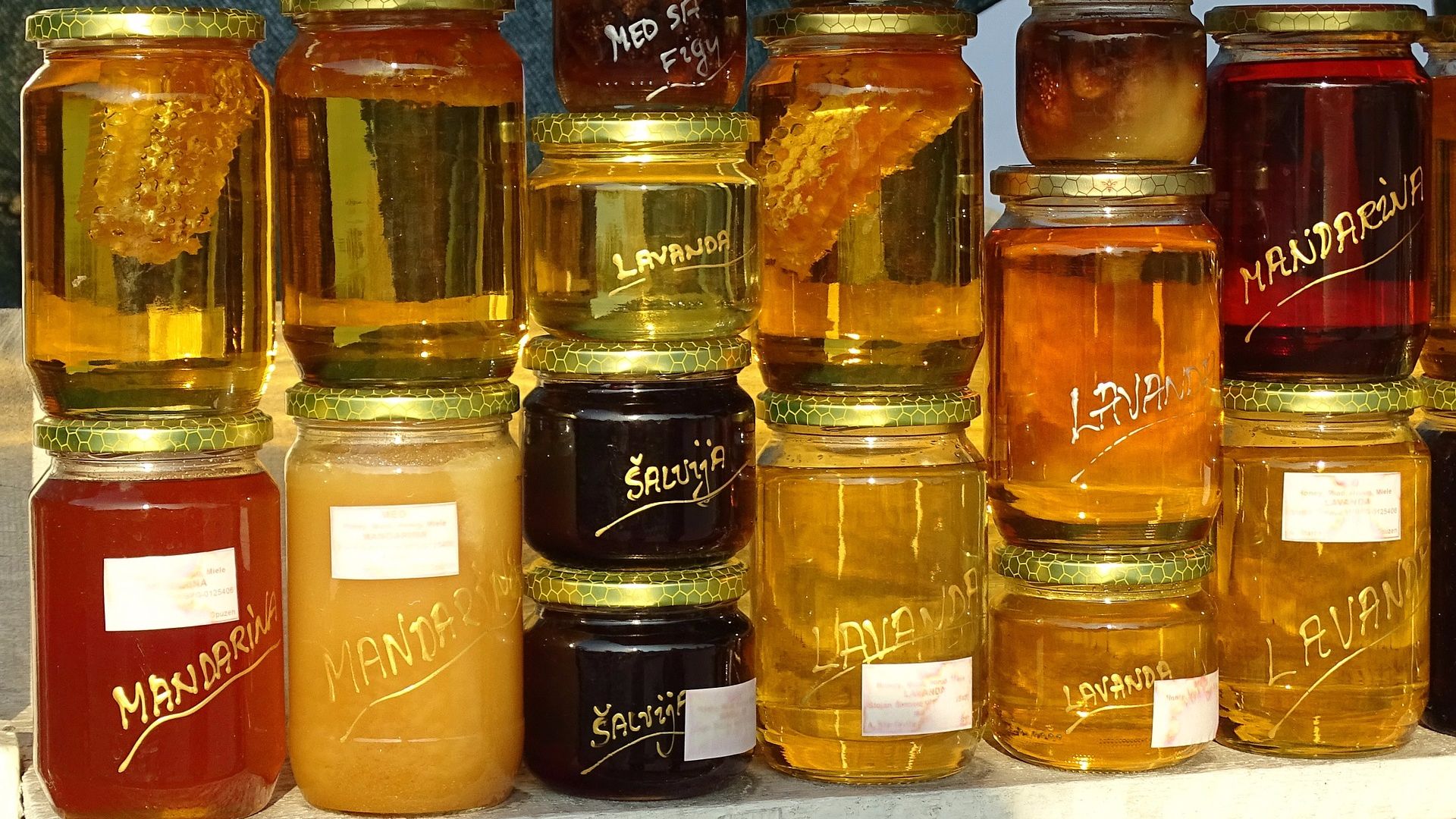 Как вылечить варикоз с помощью меда и пчелиного воска