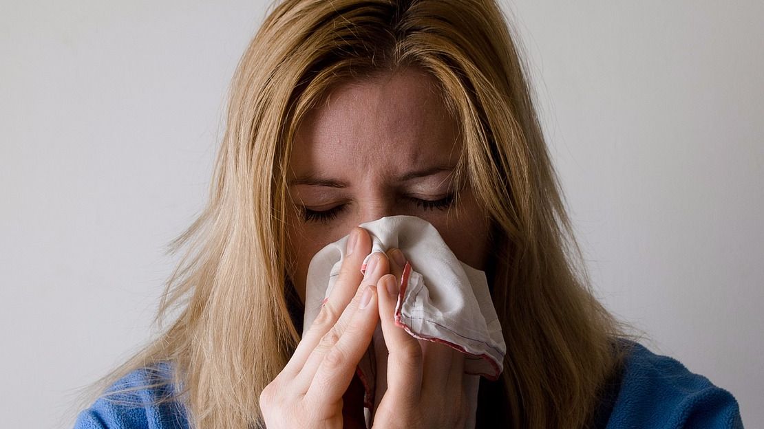 Как остановить кровь из носа: скорая помощь