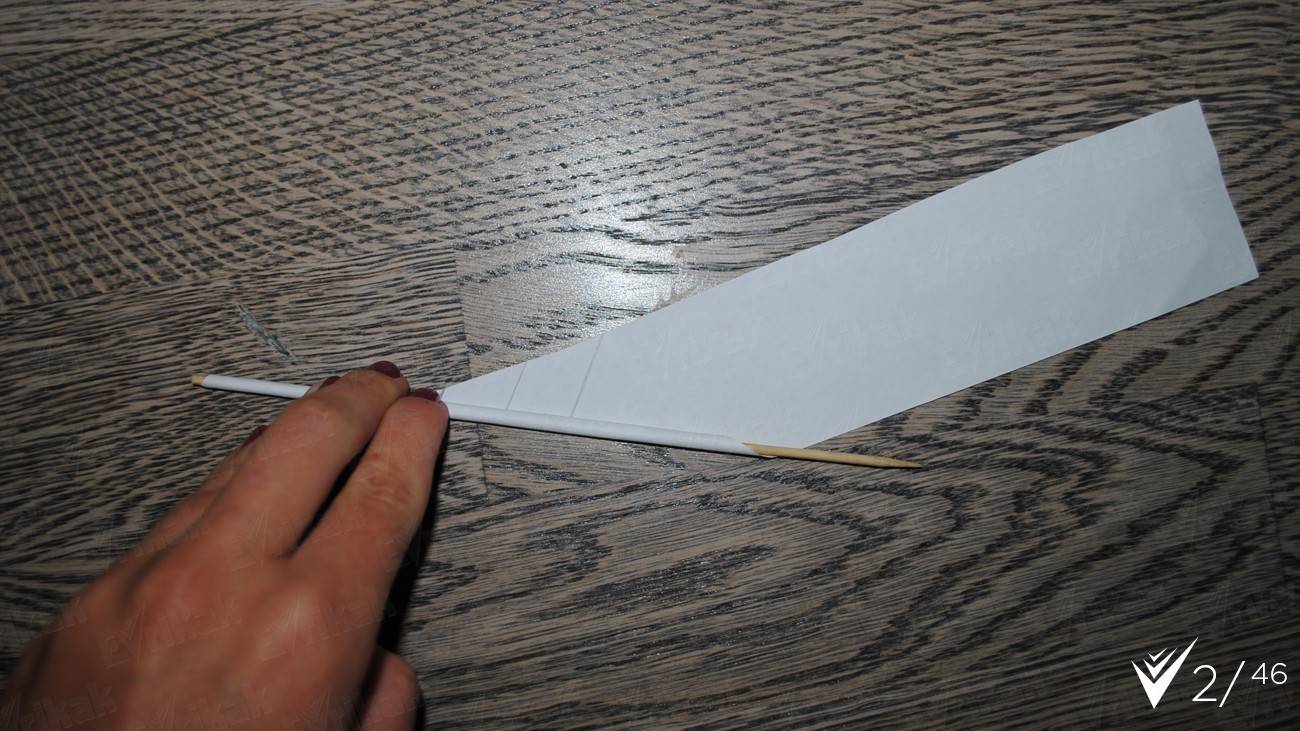 Как сделать трубочку из бумаги. Как сделать трубочки из бумаги. Как сделать линейку из бумаги своими руками. Как сделать длинную полосу из бумаги видео. Бумажная трубочка чтобы пускать бумажки.