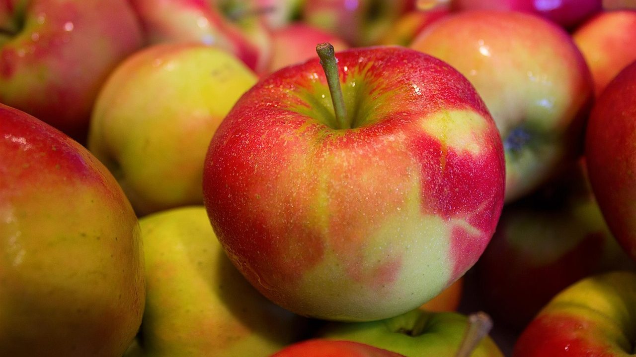 Яблочный компот: 6 рецептов на «каждый день» и для консервации